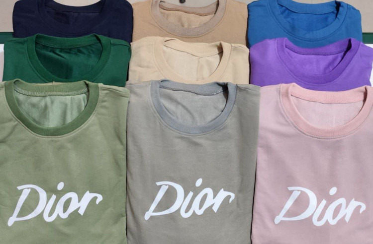 ست زنانه دخترانه تیشرت لش آستین نواری شلوار بگ جیب دار کمر کش چاپ Dior با رنگ بندی و تنخور بسیار شیک