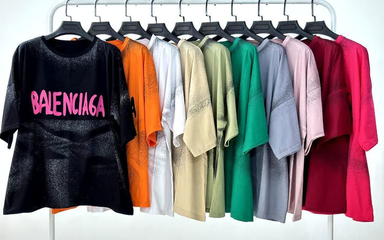 تیشرت باکسی لش قواره بزرگ جنس سوپر نخ پنبه نرم و لطیف چاپ BALENCIAGA با تنخور بسیار شیک