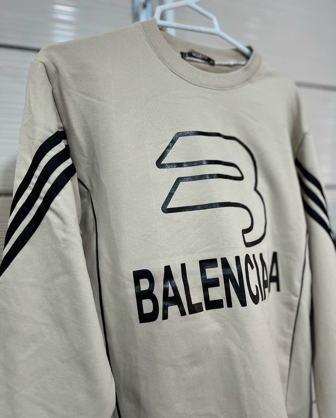 ست اسپورت بلوز مغزی و نوار دوزی + شلوار نیم بگ جیب دار کمر کش نوار دوزی چاپ BALENCIAGA با تنخور فوق العاده شیک